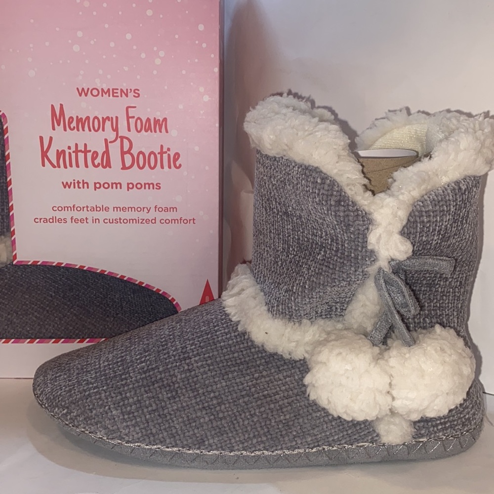 Totes Toasties Women’s Memory Foam, Knitted Bootie pom-poms Gray large 8/9 - Picture 2 of 8